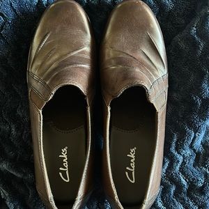Beautiful brown leather closed toe heeled shoes